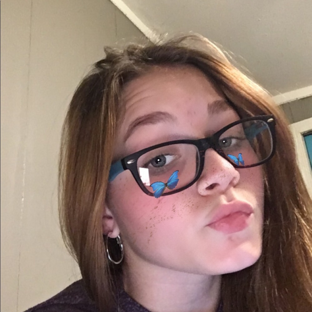 Meet your Posher, Alexis